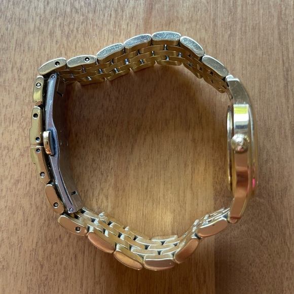 Gucci Watch 5400 L, 27mm, 18k Gold Plated Bezel, Black Dial, Swiss Made. Women’s - Picture 3 of 11